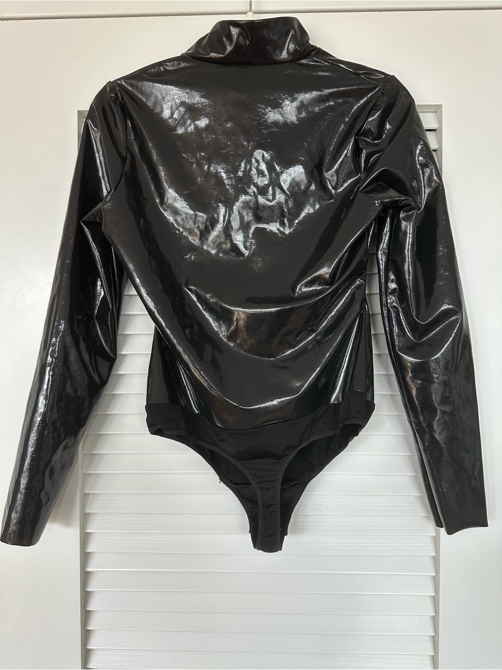 SKIMS Stretch Vinyl Long Sleeve Zip Front Bodysuit Onyx NWT Medium - Picture 4 of 10